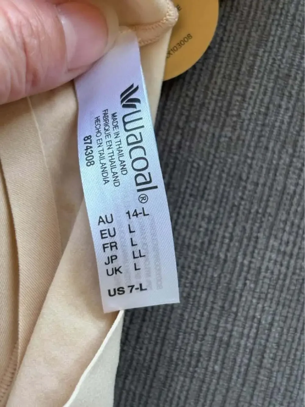 NwT beige Wacoal Hipster Panties Size Large